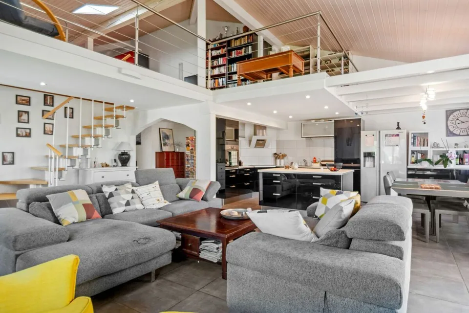 Dombresson, magnifique duplex de 4.5 pièces en attique, garage, place de parc