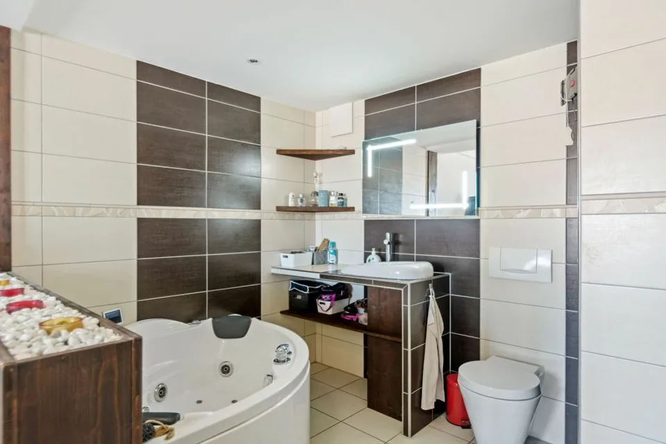 Dombresson, magnifique duplex de 4.5 pièces en attique, garage, place de parc – photo 10 sur 16