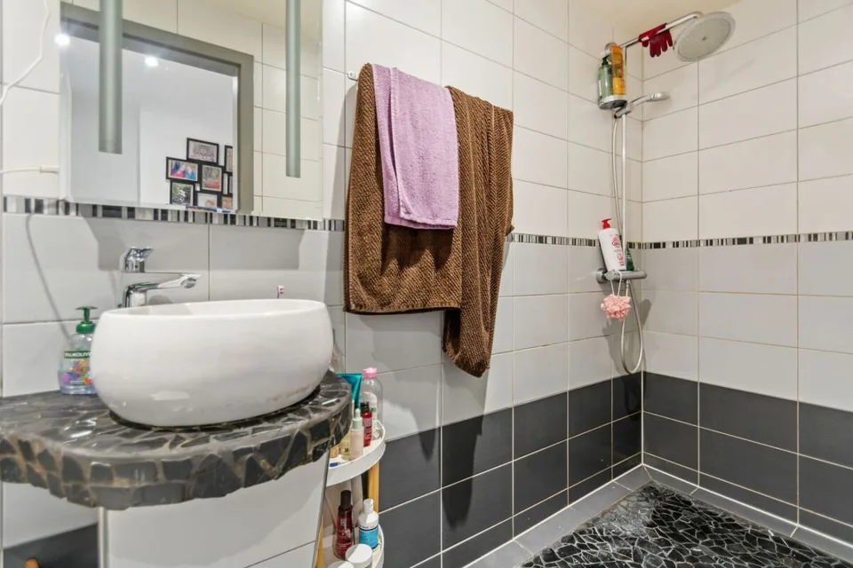 Dombresson, magnifique duplex de 4.5 pièces en attique, garage, place de parc – photo 12 sur 16