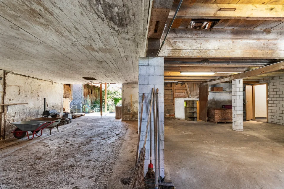Maison d'angle avec grange, étable et jardin : potentiel de rénovation abordable à Buch SH – photo 13 sur 15