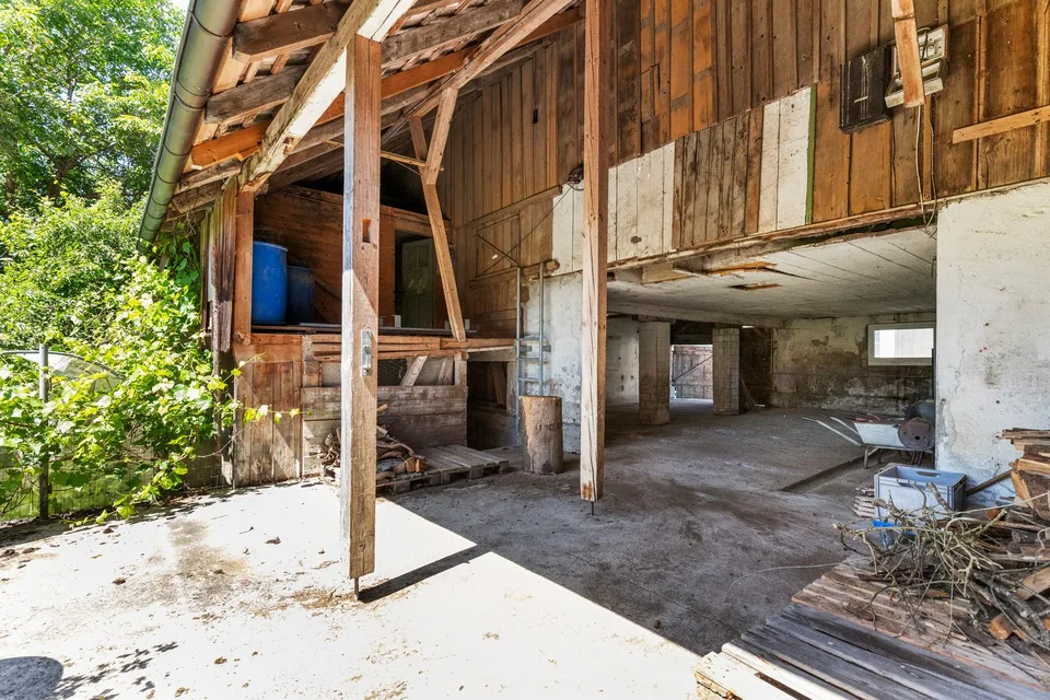 Maison d'angle avec grange, étable et jardin : potentiel de rénovation abordable à Buch SH – photo 14 sur 15