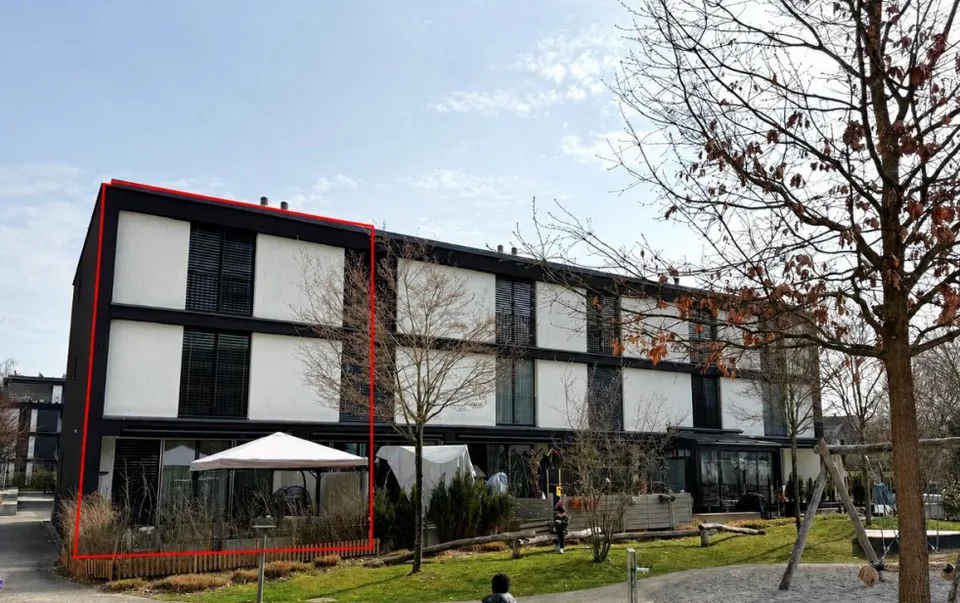 Elegantes 5.5-Zimmer-Reiheneckfamilienhaus mit exklusiver Terrasse und moderner Bauweise