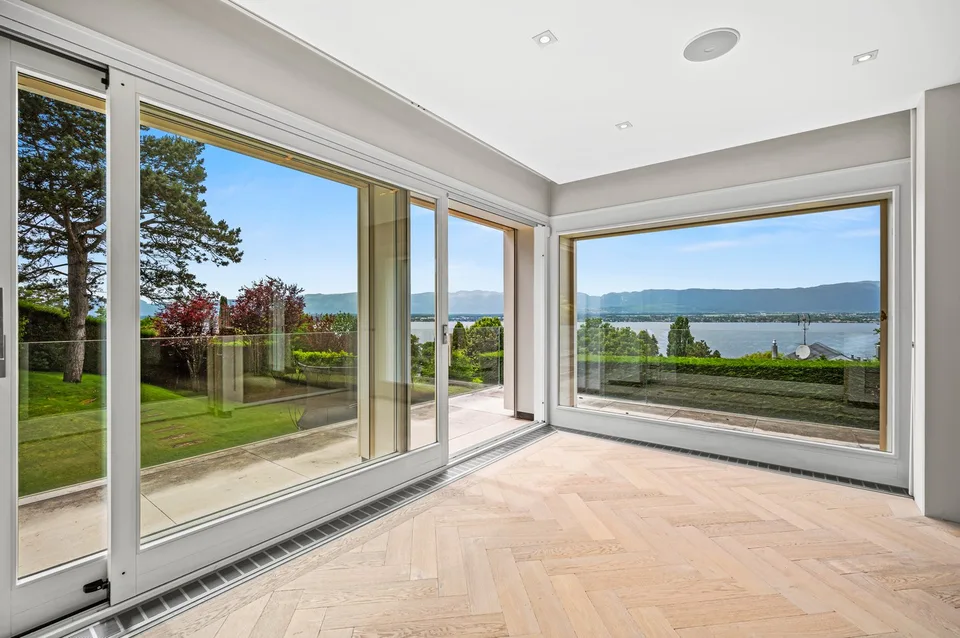 ANIÈRES - Magnifica villa con vista panoramica sul lago
