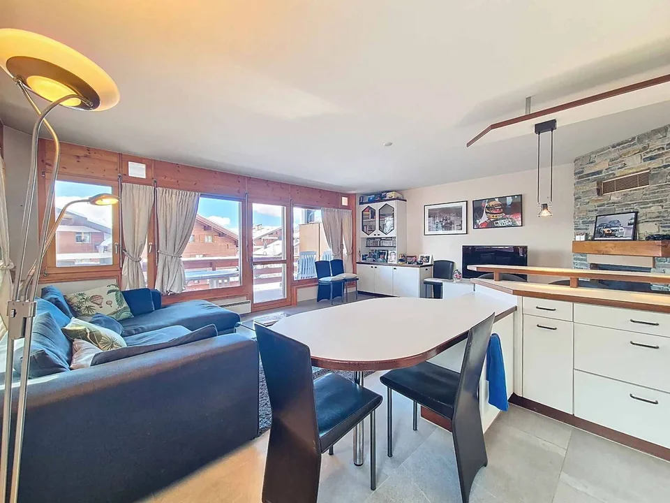 BEL APPARTEMENT 3 CHAMBRES              100 M2 - CENTRAL ET AU CLAME