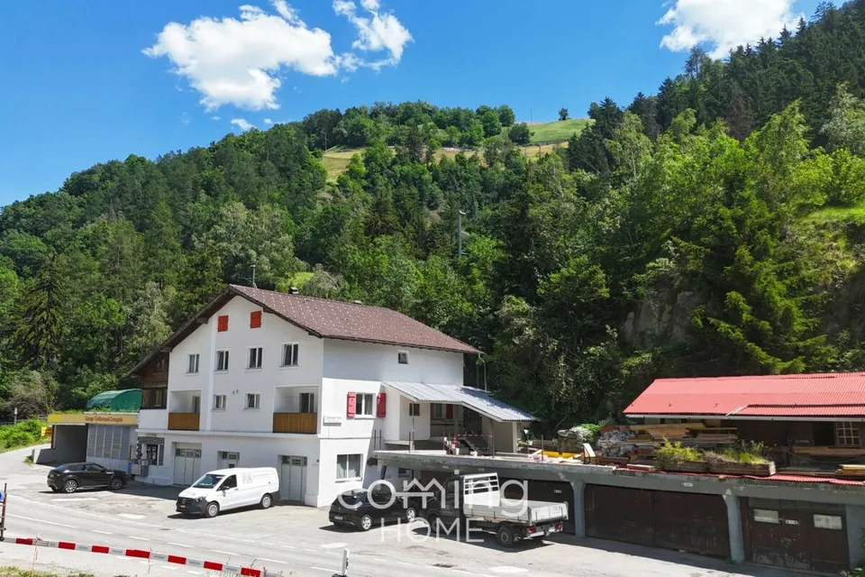 Attraktive Renditeliegenschaft in Grengiols - Mehrfamilienhaus mit 11 Wohnungen und Bergblick
