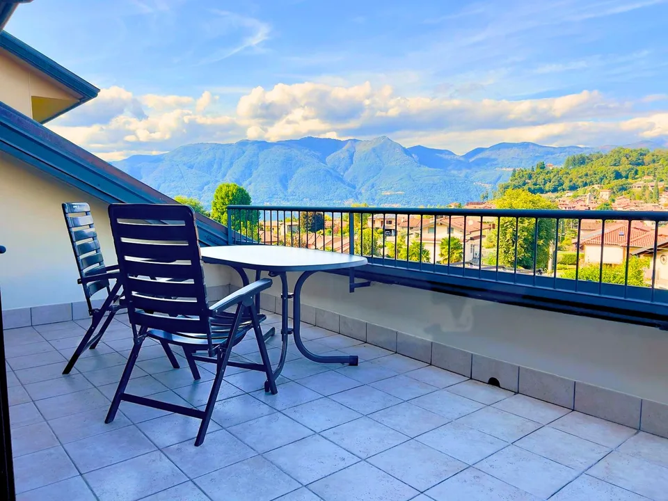 Appartamento molto curato su due piani in residenza con terrazza, garage e piscina comune – foto 16 di 18