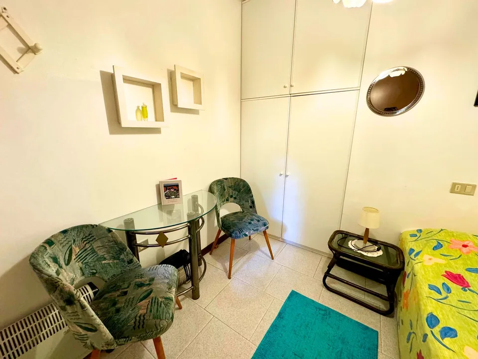 Appartamento molto curato su due piani in residenza con terrazza, garage e piscina comune – foto 11 di 18