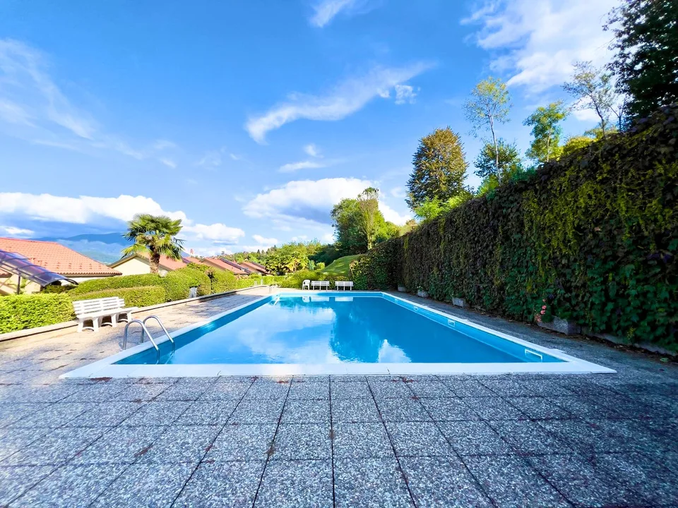 Appartamento molto curato su due piani in residenza con terrazza, garage e piscina comune – foto 17 di 18