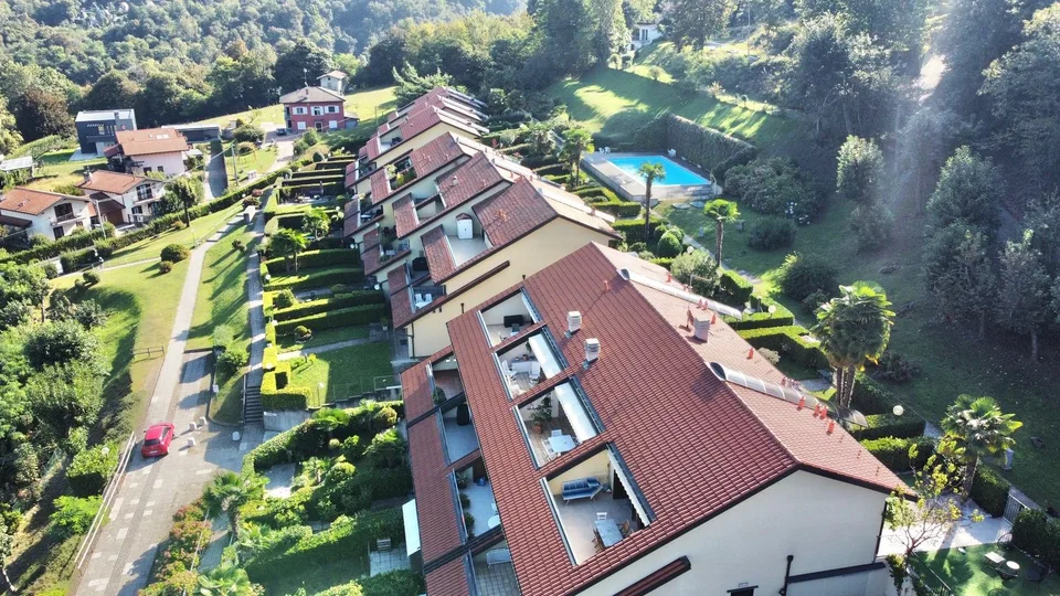 Sehr gepflegte Wohnung auf zwei Etagen in Residence mit Terrasse, Garage und Gemeinschaftspool