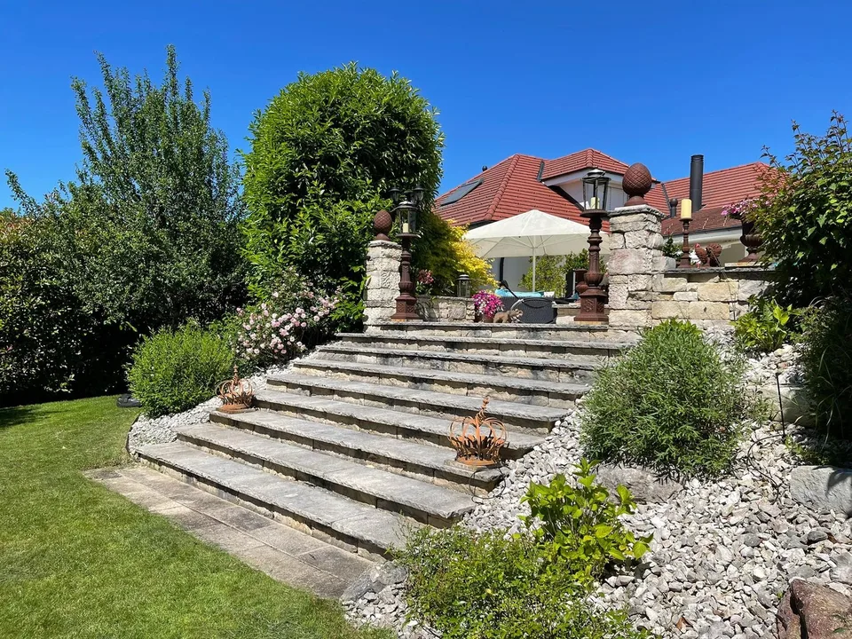 Luxuriöse Villa mit Pooloase und mediterranem Garten - Ihr Traumdomizil in ruhiger Lage – Foto 5 von 21