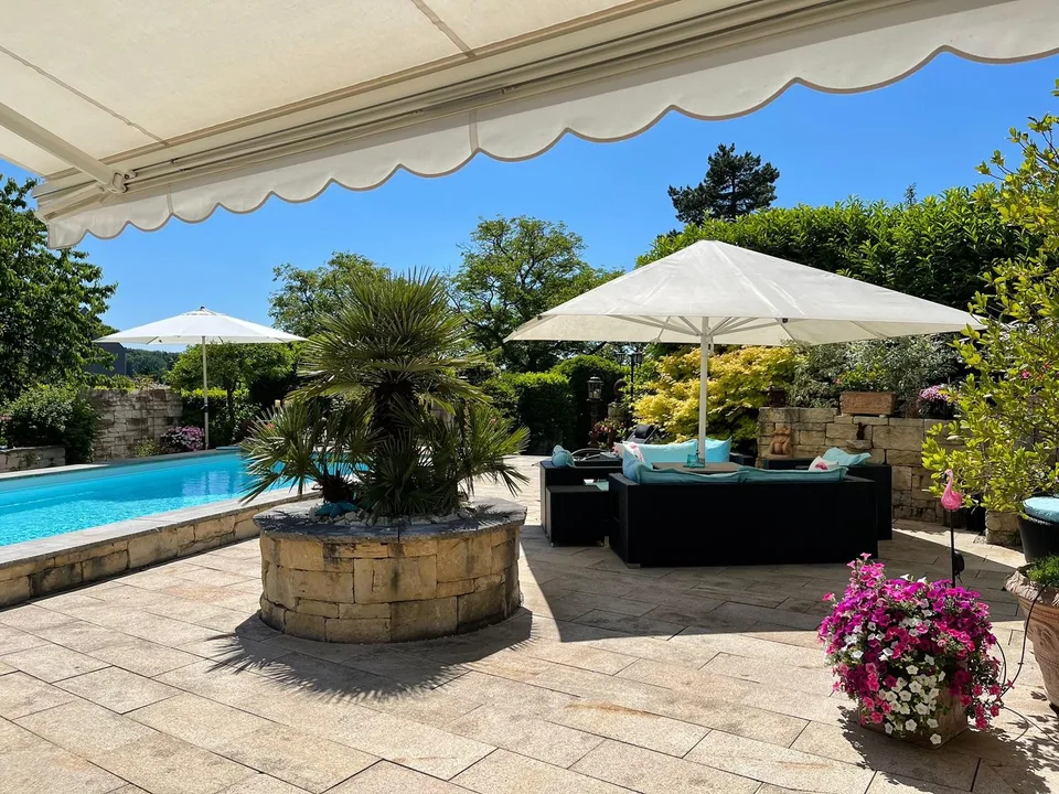 Luxuriöse Villa mit Pooloase und mediterranem Garten - Ihr Traumdomizil in ruhiger Lage – Foto 4 von 21