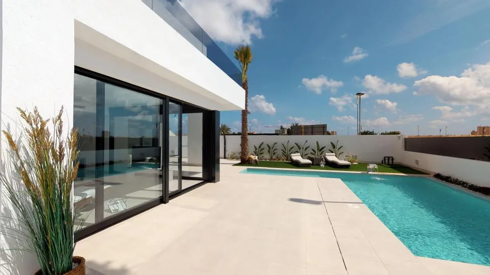 MAGNIFIQUE VILLA NEUVE AVEC PISCINE !