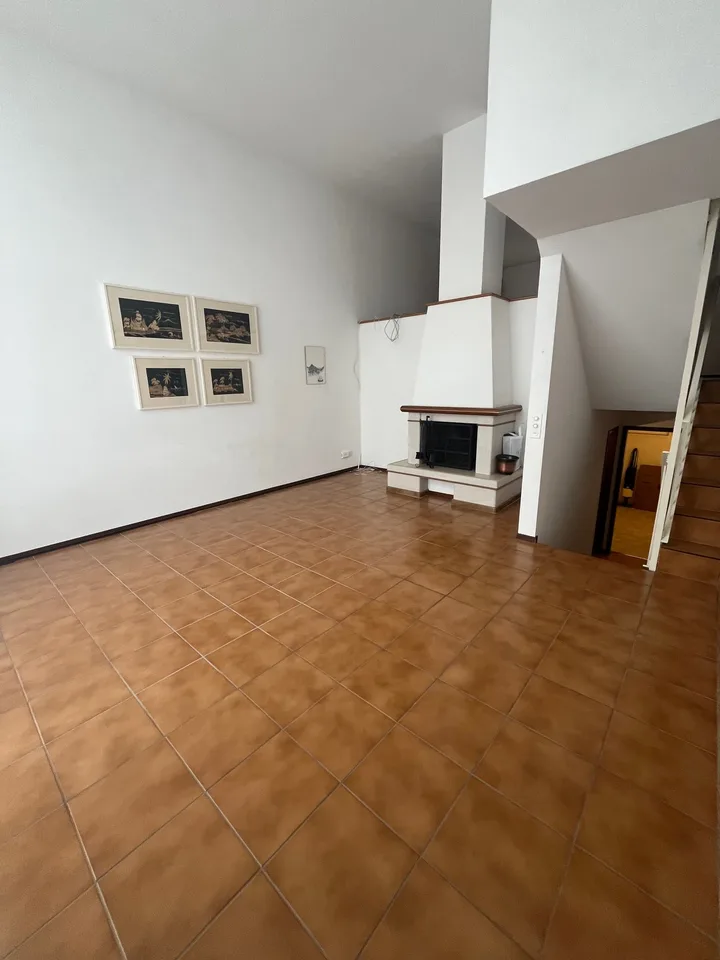 SESEGLIO - VENDESI CASA A SCHIERA