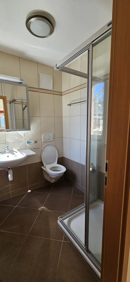 Prachtvolles Duplextwo-Raum-Apartment mit 4.5 Zimmern und Blick auf den See in Neuchâtel – Foto 13 von 13