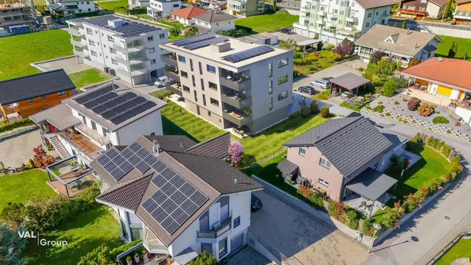 Moderne Neubauwohnung mit Balkon und Bergsicht