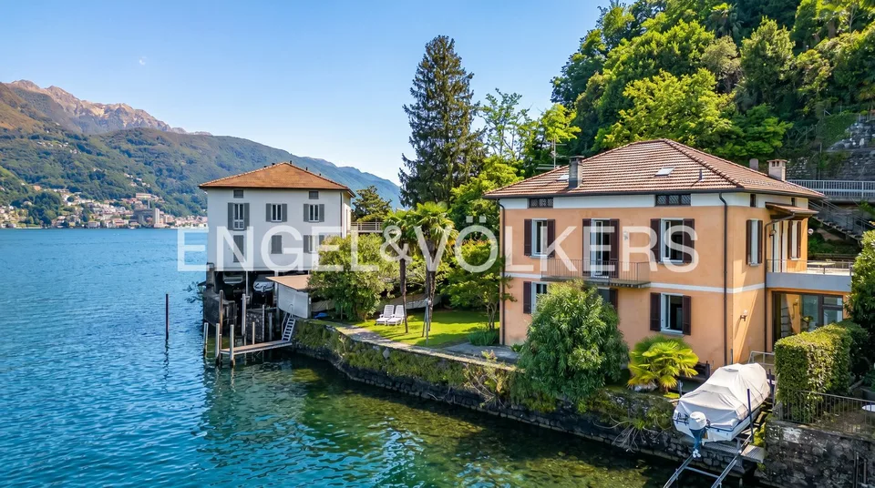 Villa direttamente a lago con darsena