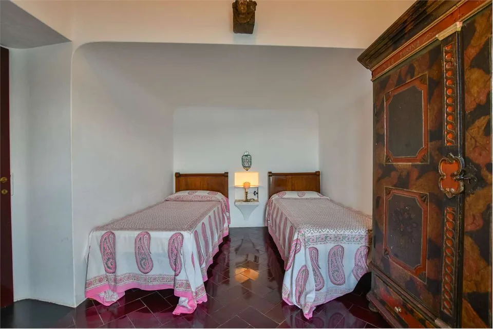 DIRETTAMENTE SUL LAGO! Villa esclusiva in posizione tranquilla e soleg – foto 10 di 13
