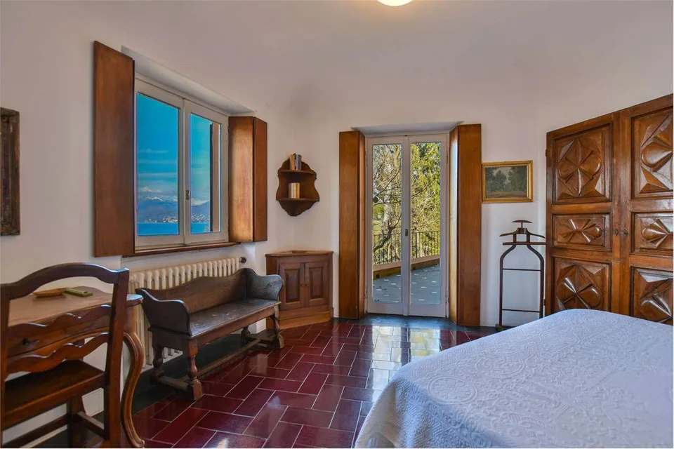 DIRETTAMENTE SUL LAGO! Villa esclusiva in posizione tranquilla e soleg – foto 13 di 13