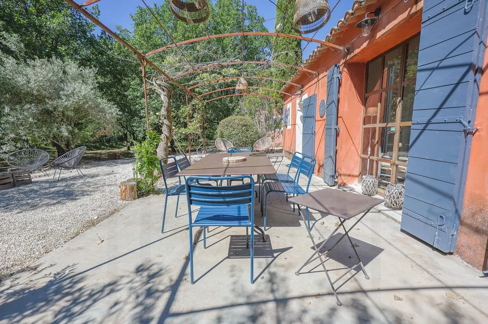 Elégante propriété au charme provençal au coeur du Lubéron, cadre exceptionnel ! – photo 13 sur 13