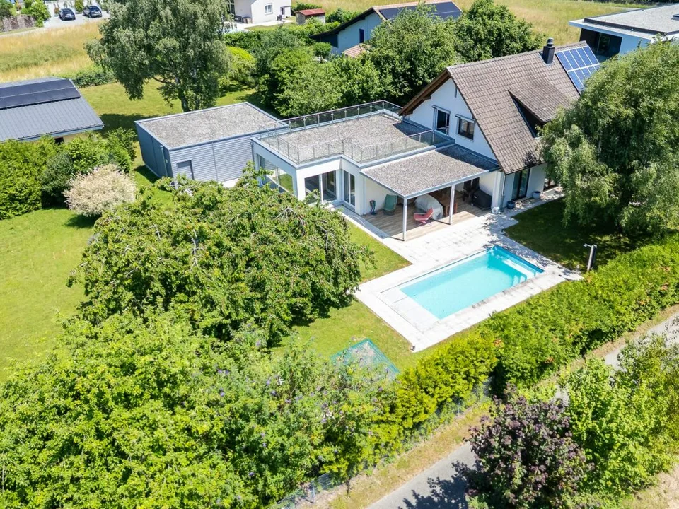Une vue de rêve - spacieuse villa familiale face au lac de Neuchâtel - Traum Aussicht - geräumiges Einfamilienhaus mit Blick auf den Neuenburgersee