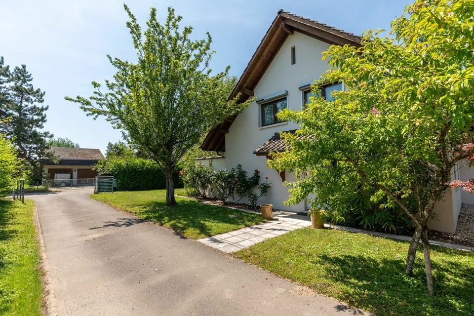 Une vue de rêve - spacieuse villa familiale face au lac de Neuchâtel - Traum Aussicht - geräumiges Einfamilienhaus mit Blick auf den Neuenburgersee