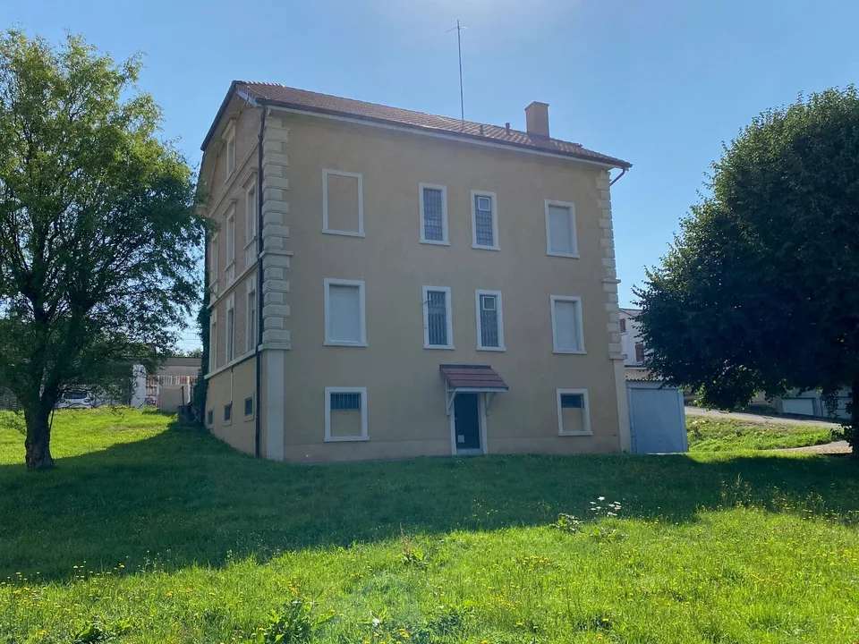 Immeuble locatif d''habitation et commercial