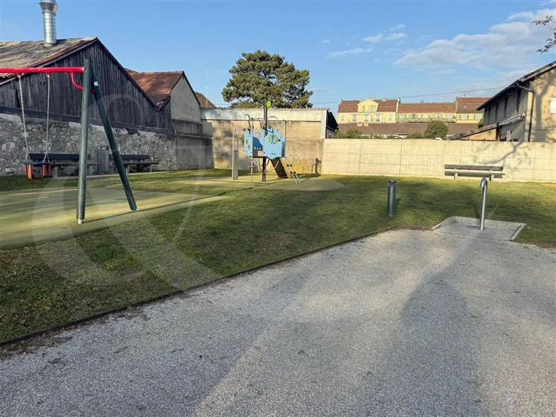 Rue Ancienne 23, Lokal/Atelier von etwa 122,5 m2, im Hinterhof eines Charaktergebäudes gelegen