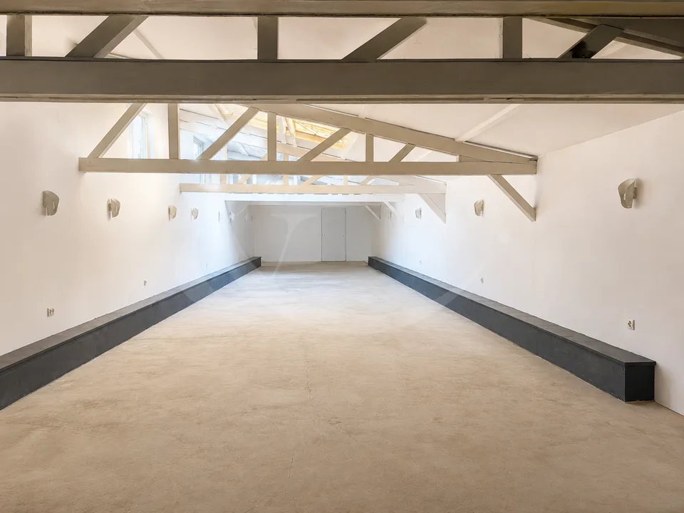 Rue Ancienne 23, Lokal/Atelier von etwa 122,5 m2, im Hinterhof eines Charaktergebäudes gelegen