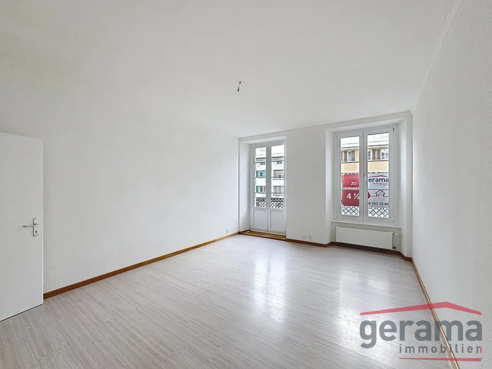 4,5 camere rinnovate al 1° piano a Romont, 1° affitto offerto