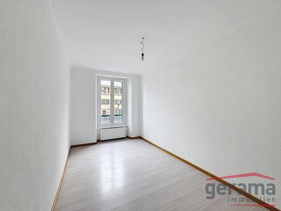4,5 camere rinnovate al 1° piano a Romont, 1° affitto offerto