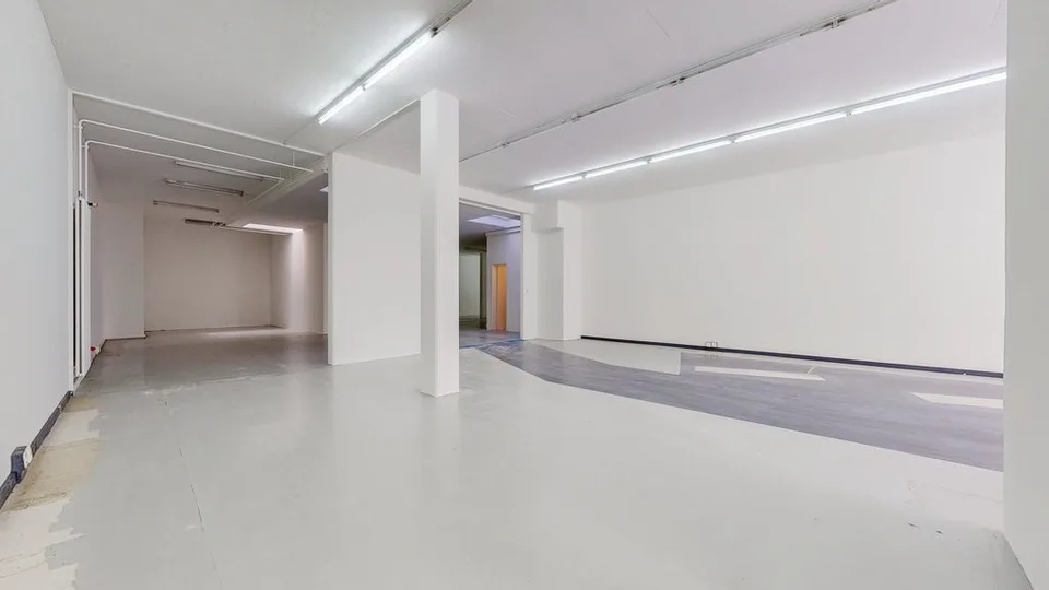 Suchen Sie ein geräumiges Lokal zwei Schritte vom Stadtzentrum entfernt? – Foto 16 von 19