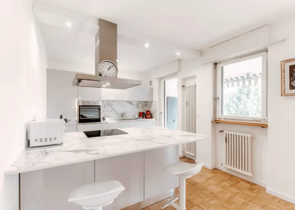 Bilocale arredato con balcone panoramico – Agra, Collina d’Oro – foto 6 di 11