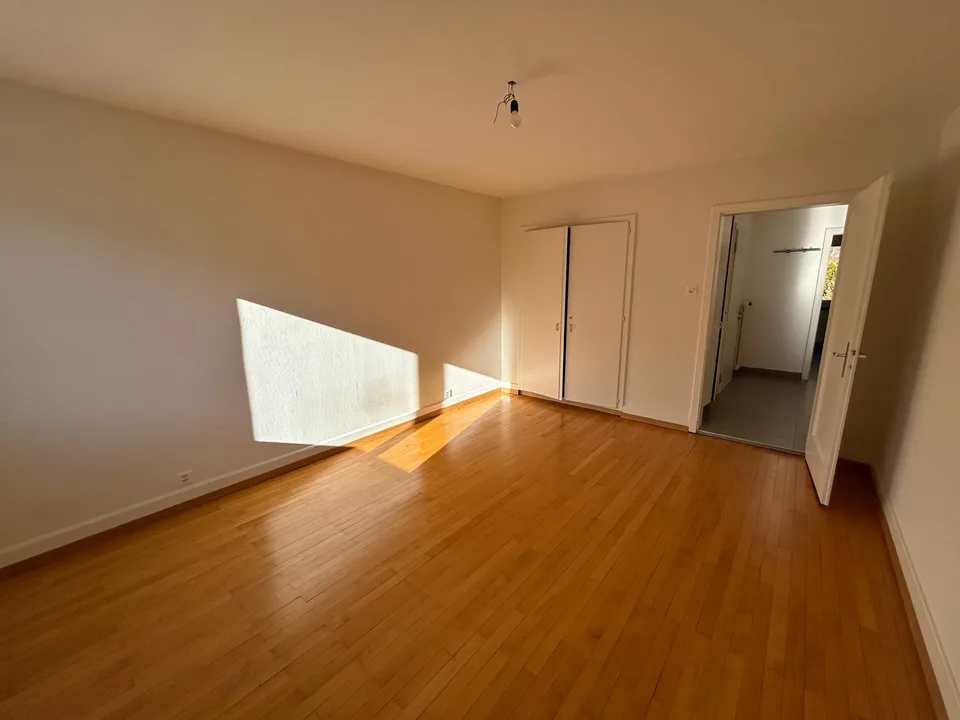In affitto: appartamento di 3.5 locali con balcone - Crêt-Besson 11, Sonvilier