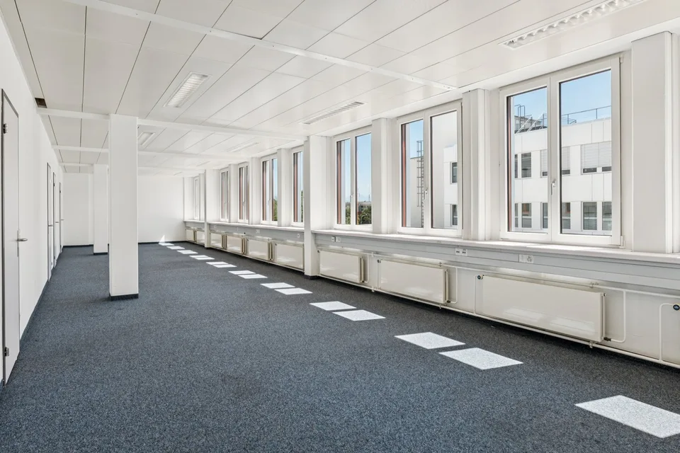 Your new office - directly at Schwerzenbach train station