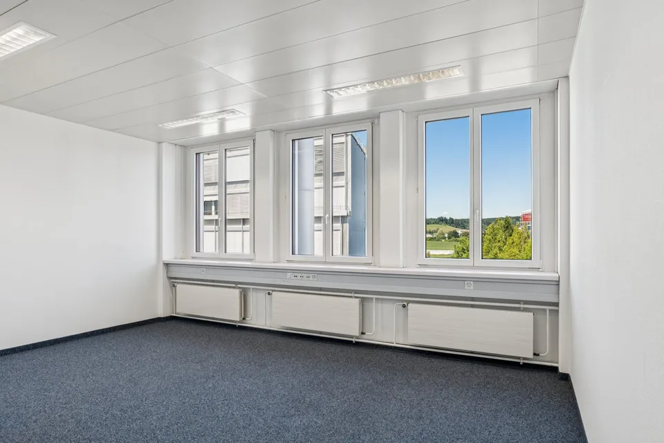 Your new office - directly at Schwerzenbach train station