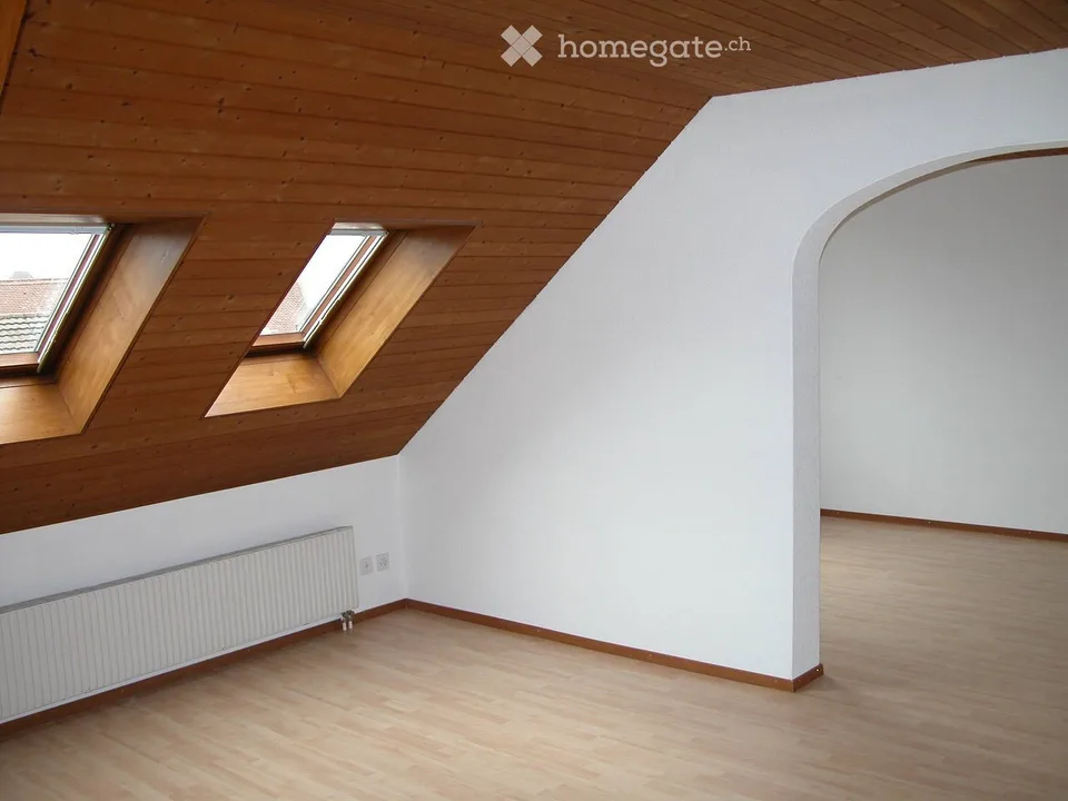 Charmante 2.5-Zimmer-Dachwohnung mit Balkon in Bern Nähe Inselspital