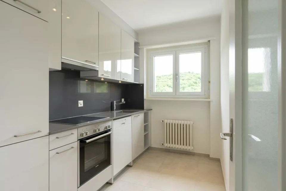 Letztes Stockwerk 4.5 Zimmer in Taverne zu vermieten