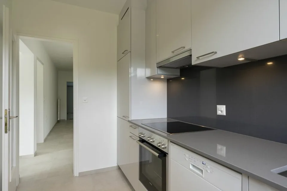 Letztes Stockwerk 4.5 Zimmer in Taverne zu vermieten