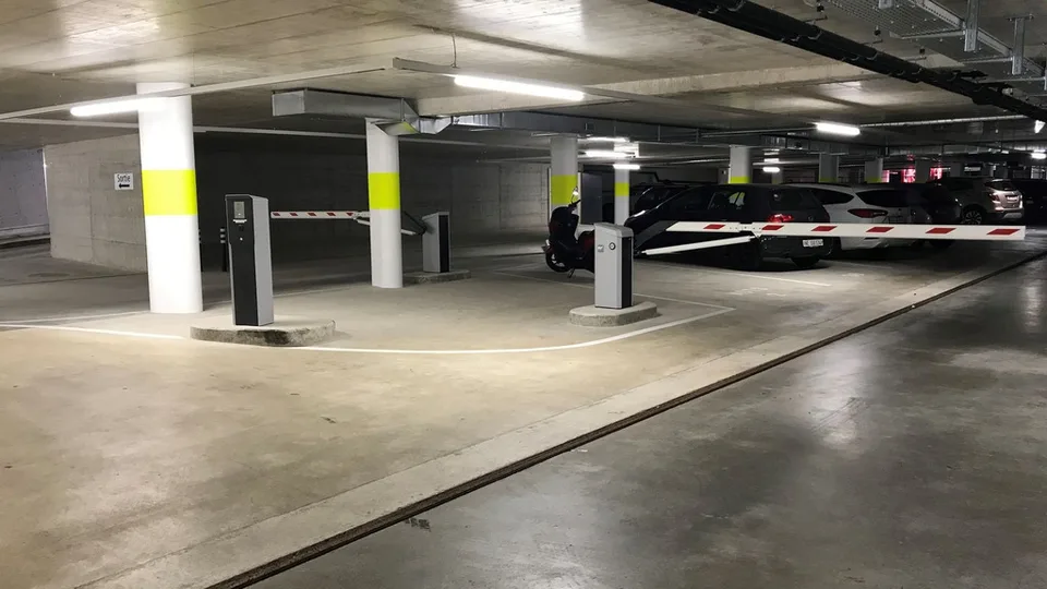 Place de parc intérieure numéro 83
