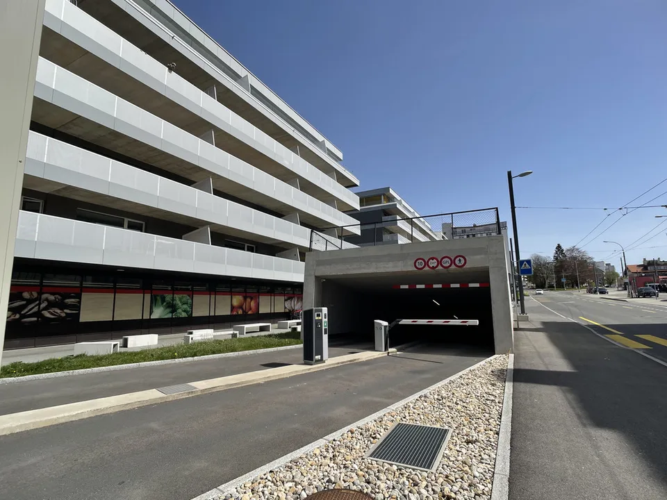 Place de parc intérieure numéro 83