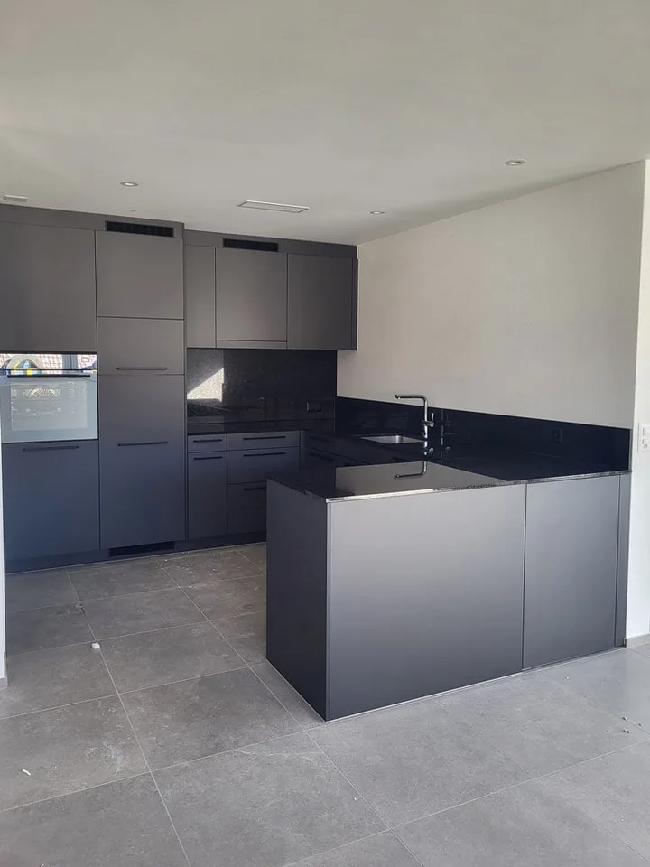 Moderne 3.5-Zimmer-Neubauwohnung mit Balkon in Gommiswald