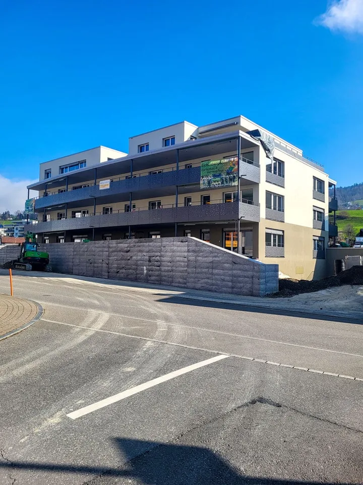 Moderne 3.5-Zimmer-Neubauwohnung mit Balkon in Gommiswald