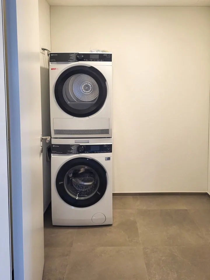 Moderne 3.5-Zimmer-Neubauwohnung mit Balkon in Gommiswald