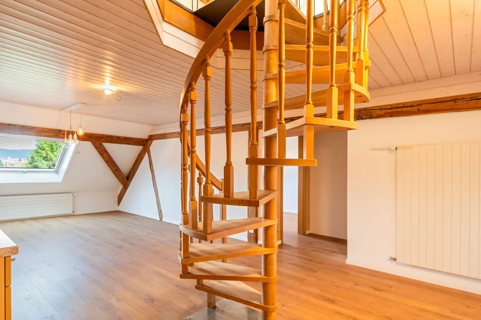 Duplex 3.5 pièces dans une ancienne grange — env. 98 m², charpente d'époque — Courfaivre