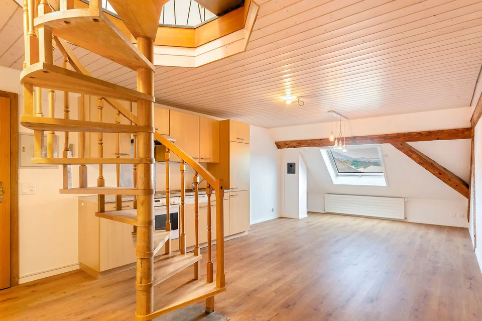 Duplex 3.5 pièces dans une ancienne grange — env. 98 m², charpente d'époque — Courfaivre