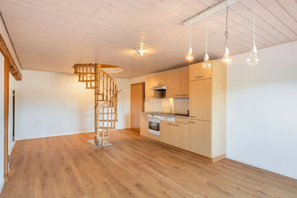 Duplex 3.5 pièces dans une ancienne grange — env. 98 m², charpente d'époque — Courfaivre