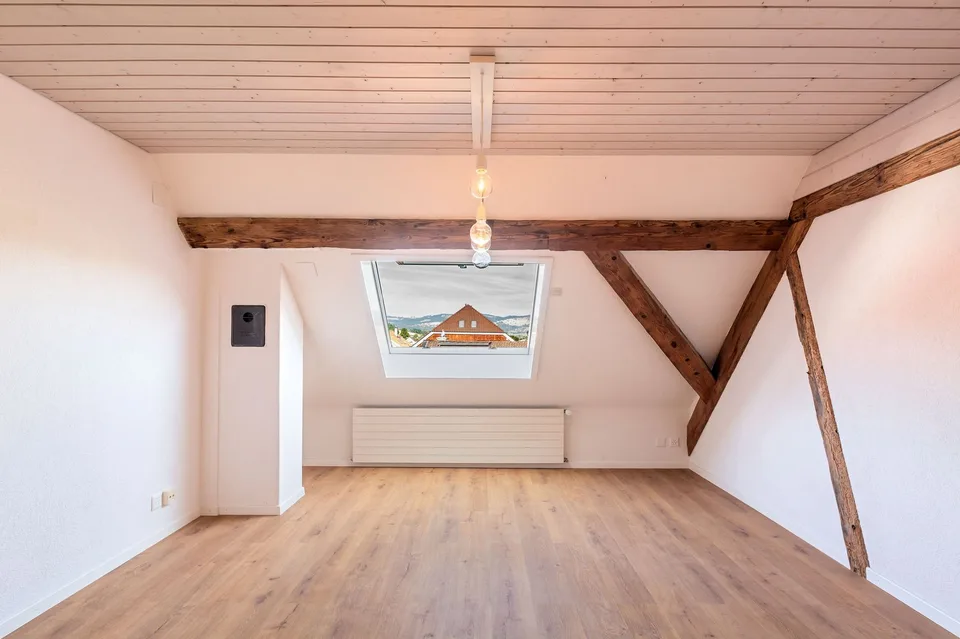 Duplex 3.5 pièces dans une ancienne grange — env. 98 m², charpente d'époque — Courfaivre