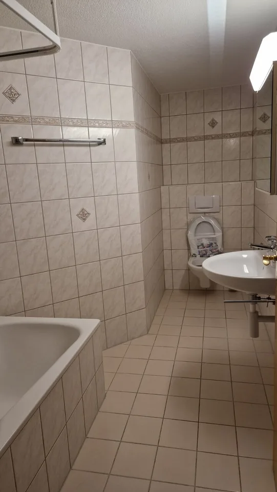 Ruhige Lage mit gedecktem Sitzplatz!