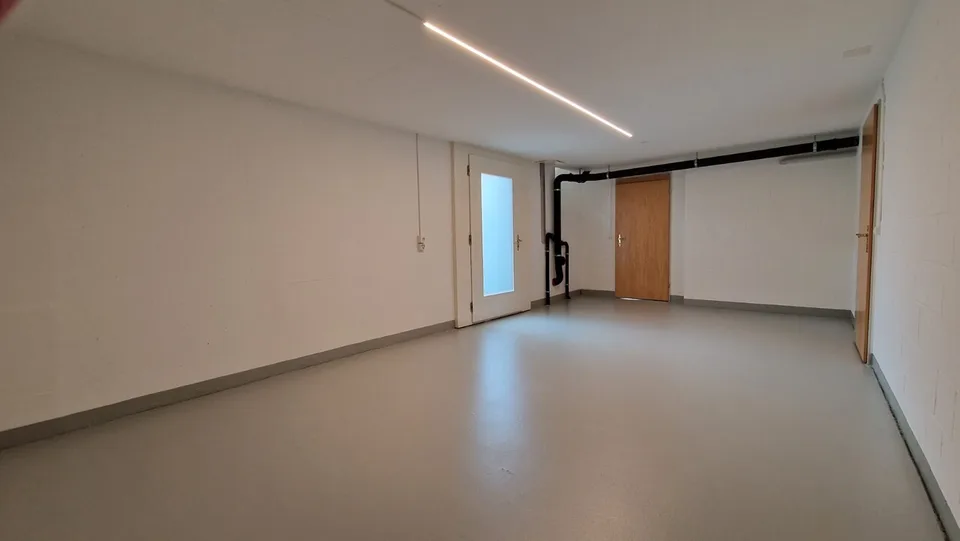 Ruhige Lage mit gedecktem Sitzplatz!