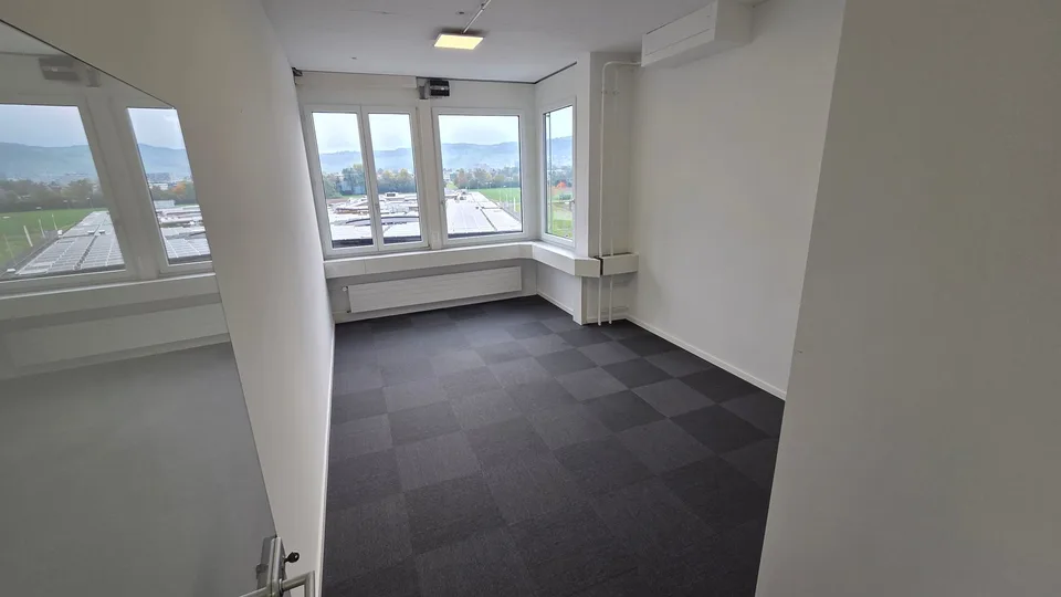 Moderne & helle Büroräumlichkeiten mit schöner Terrasse in Steinhausen – Foto 11 von 12